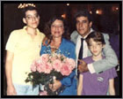 Com a esposa e filhos